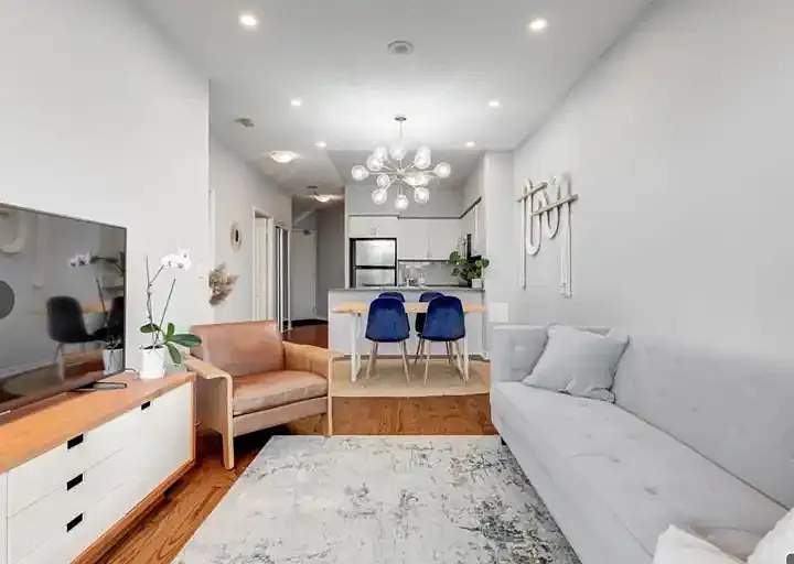 2230 Lake Shore Blvd W #204 — Photo 1