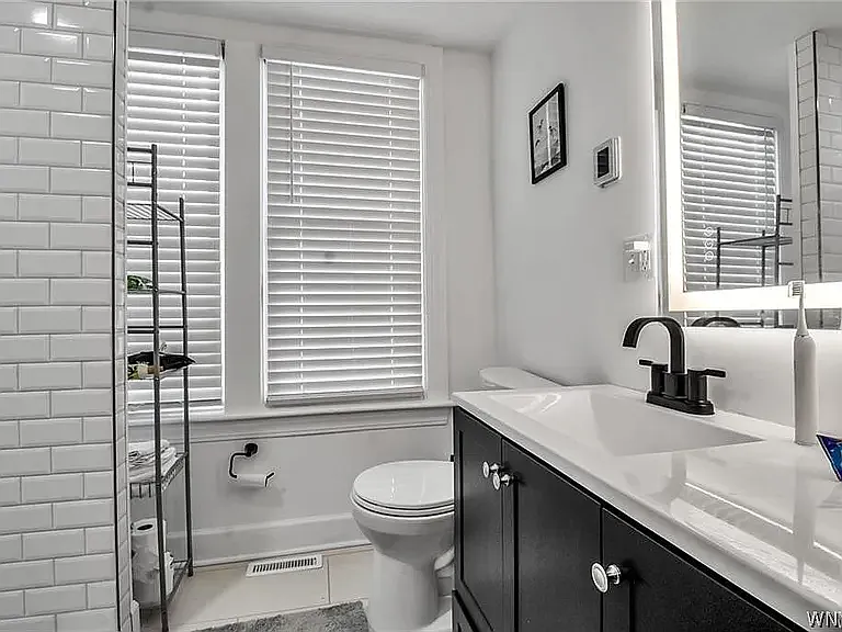 2 bed, 998 sqft, $1,700 — Photo 3