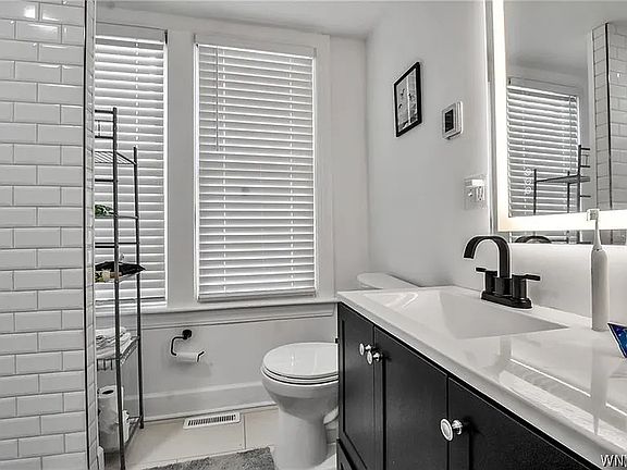 3rd image of 286 Carolina St #B