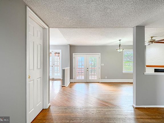 5th image of 262 Hunters Ridge Rd