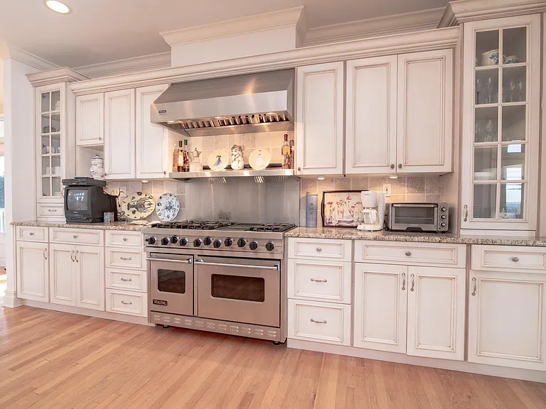605 Dune Rd — Photo 8