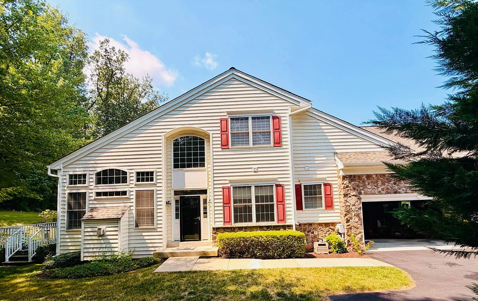 3 bed, 2.5 bath, 3000 sqft, $3,700 — Photo 1