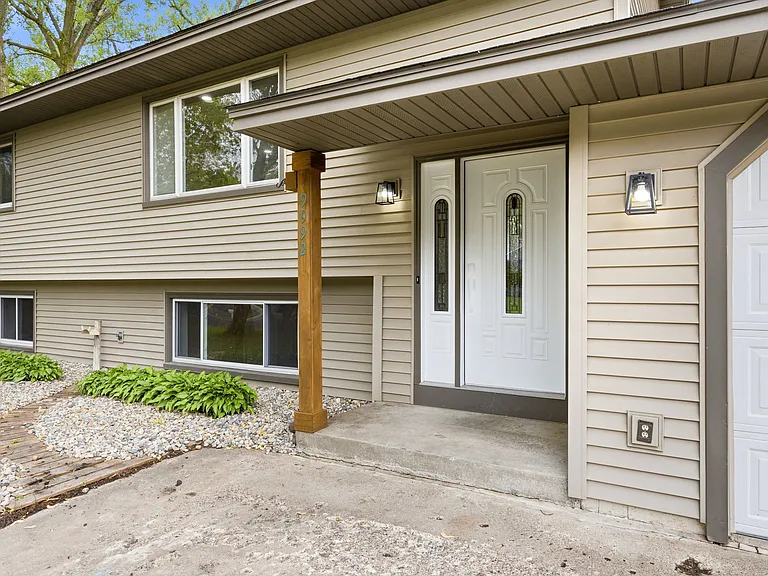 9992 Balsam Ln N — Photo 11