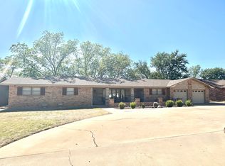 1305 Itasca St, Plainview, TX 79072