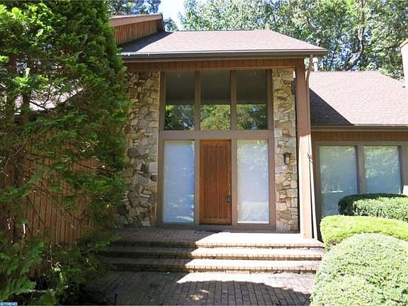 4th image of 34 Yorkshire Dr