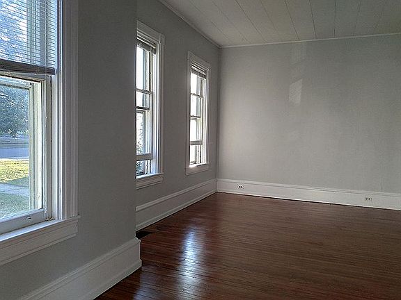 3rd image of 507 Woodlawn Ave