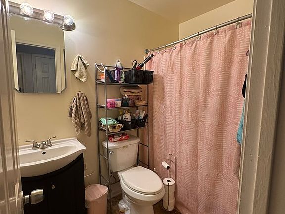 4th image of 4611A Rochambeau Dr