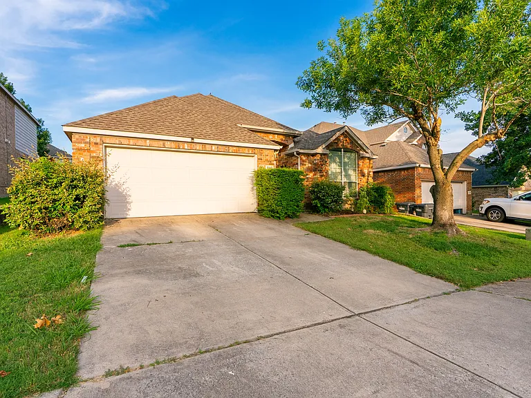 2505 Monroe Dr — Photo 2
