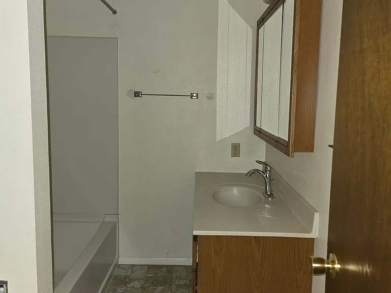 515 S 4th St — Photo 10