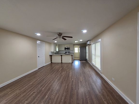 5th image of 1116 E Cameron Ave