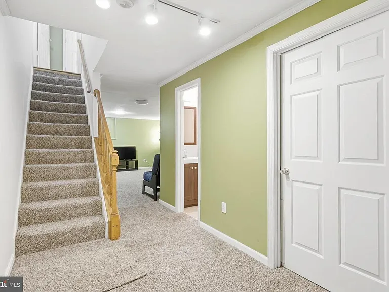Wedgeway Ct — Photo 10