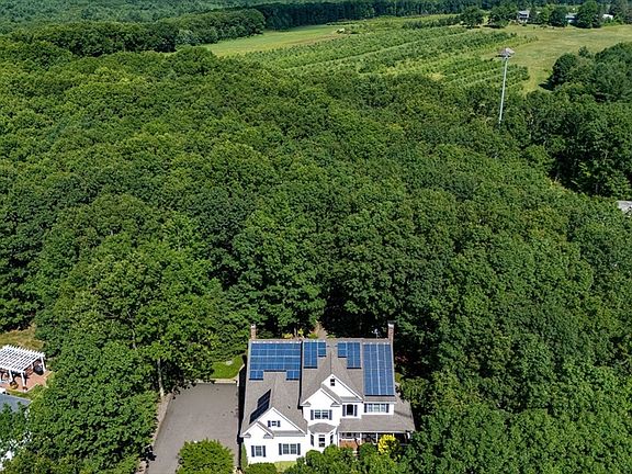 3rd image of 22 Rhodes Dr