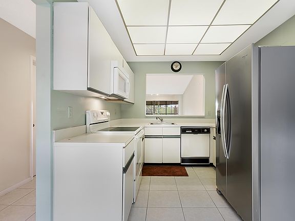 4th image of 5020 Golfview Ct APT 1425