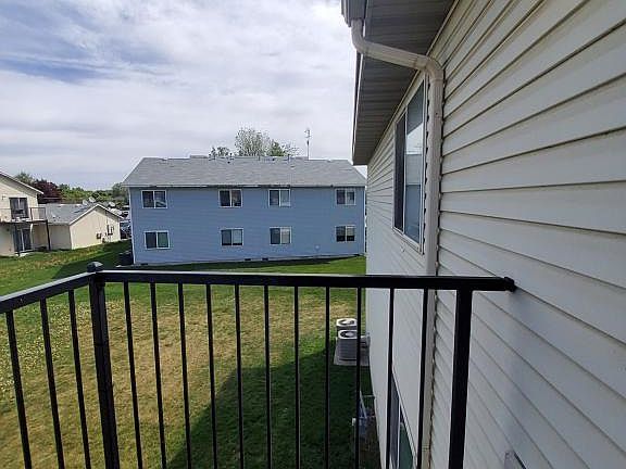 2nd image of 320 Lenore St #3