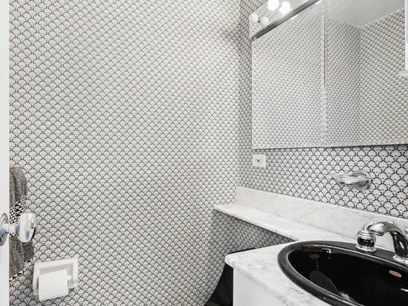 201 East 17th Street image 13 of 13