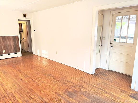 5th image of 105 Church St