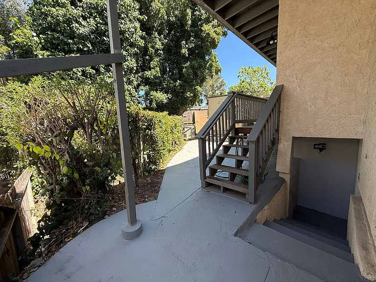 4727 Redland Dr — Photo 16