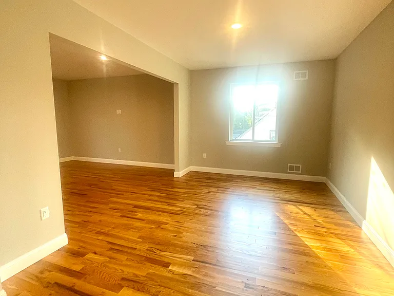 347 Beach Ave #B — Photo 10