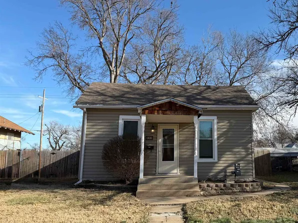 855 S 5th St, Salina, KS 67401