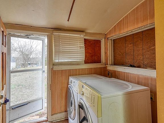 3rd image of 115 Jennings Cir