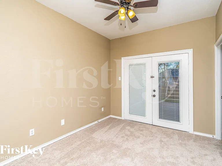 1313 Deer Trl — Photo 10