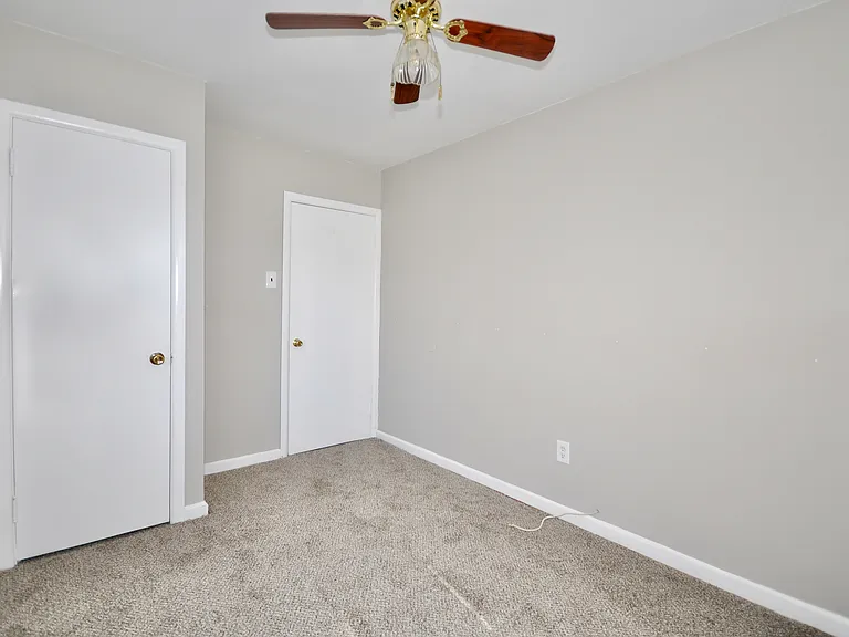 8035 Pine Rd — Photo 10