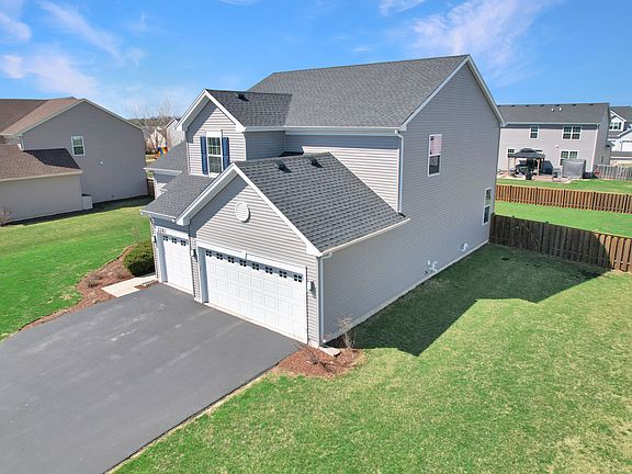 3rd image of 2281 Fairfax Way