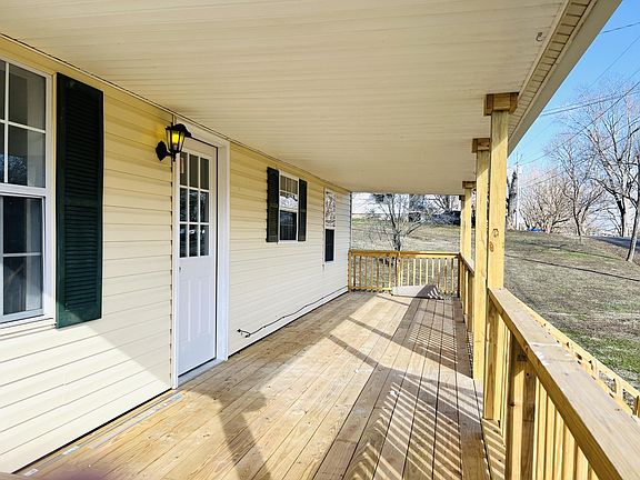 2nd image of 165 Parker Dr NE