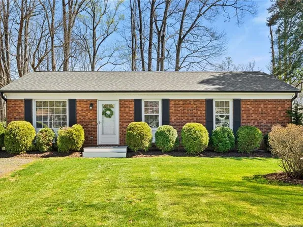 1505 Runabout Rd, Pfafftown, NC 27040