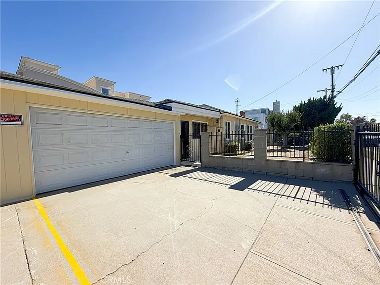 320 E Marshall St #B — Photo 27