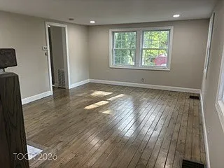 6 Standish Ln — Photo 3