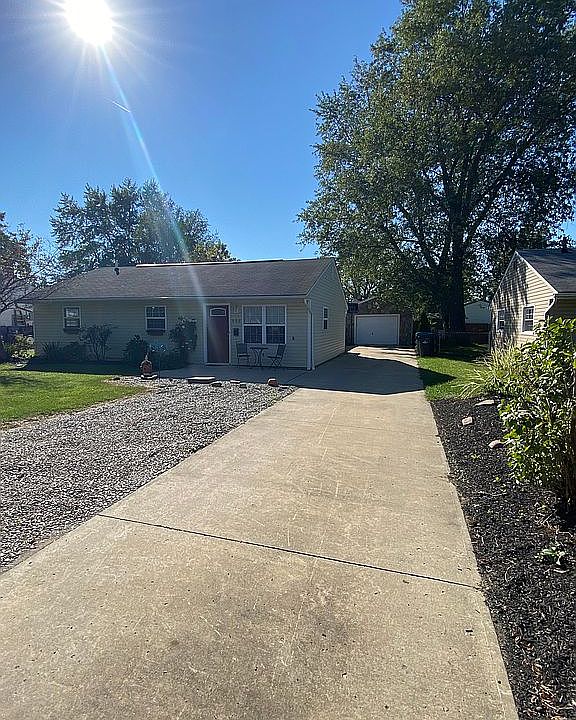 1st image of 906 East Dr