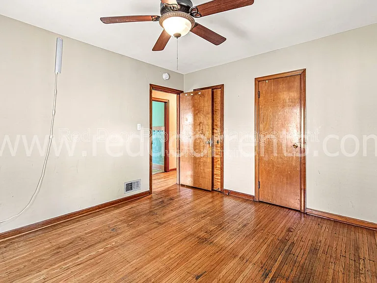 328 N Post Rd — Photo 13