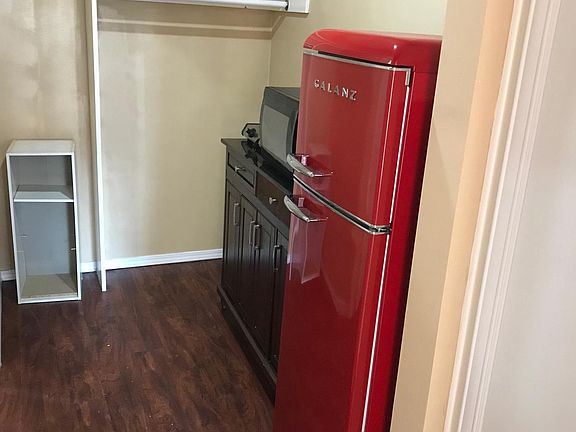 5th image of 1941 Wilcox Ave APT 6