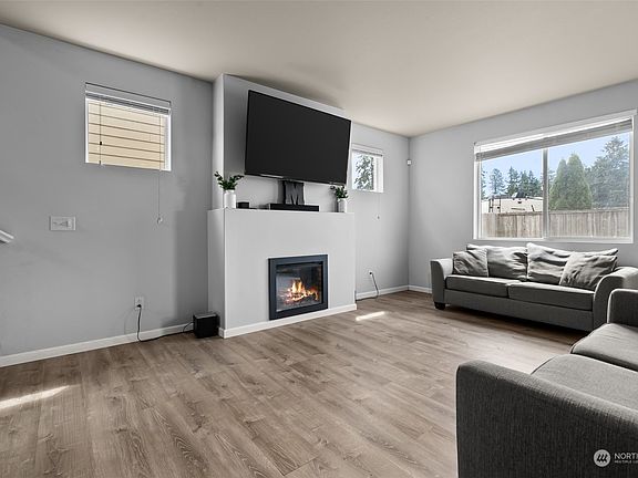 5th image of 720 206th Street Ct E