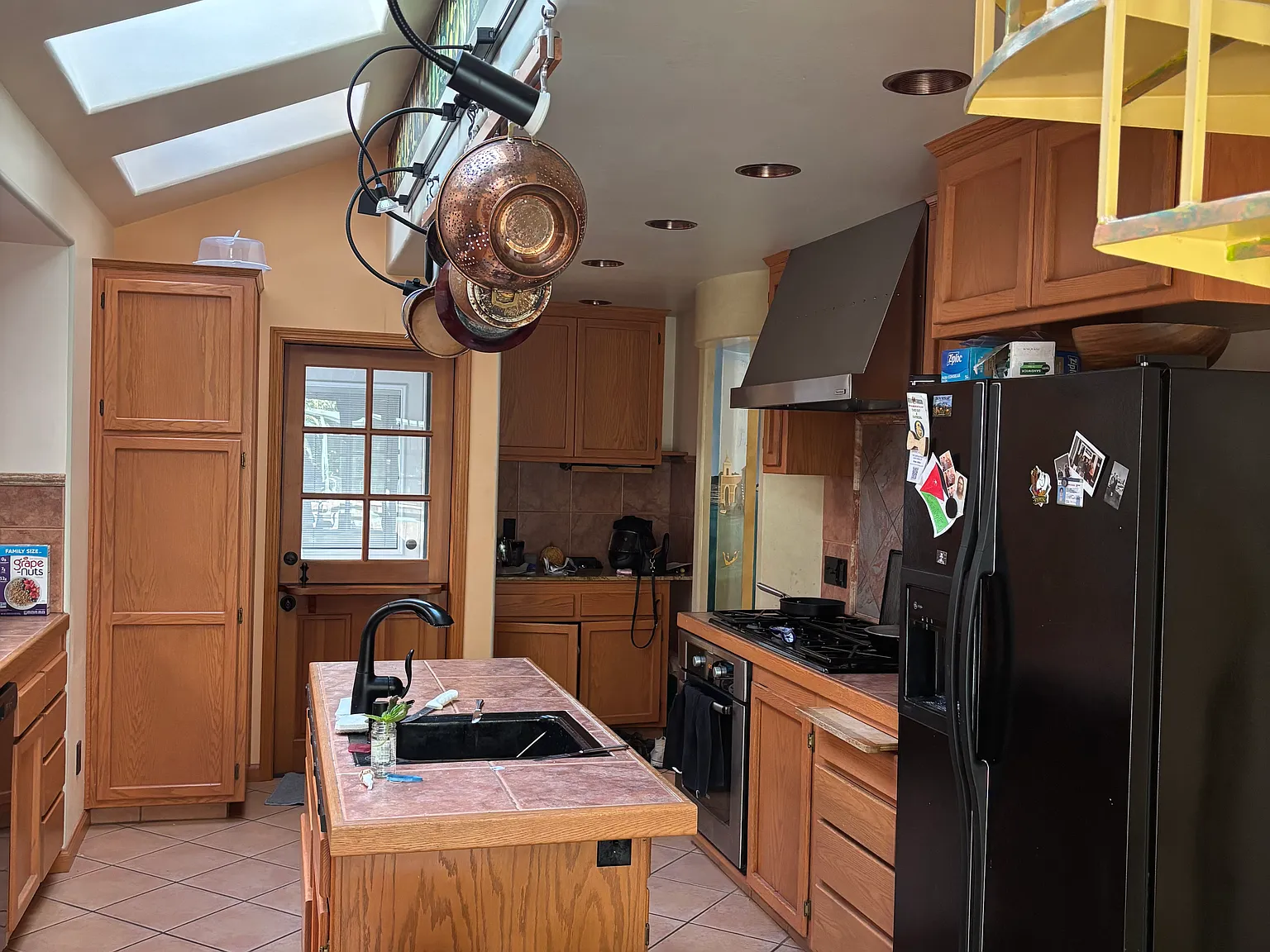 5 bed, 2.5 bath, 3008 sqft, $4,000 — Photo 2