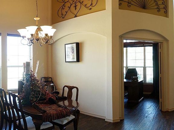 2nd image of 1320 Shalimar Dr