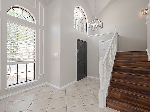 3rd image of 532 Lake Forest Dr