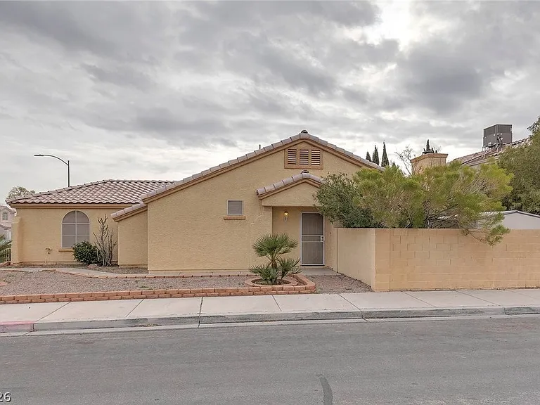 7225 Scenic Hills Dr — Photo 1
