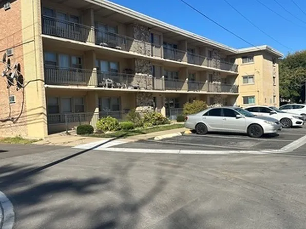 11906 Gregory St APT 4, Blue Island, IL 60406