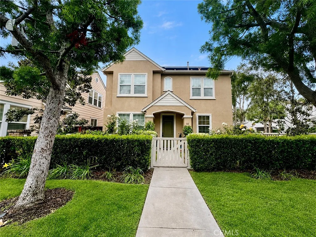 4 bed, 2.5 bath, 2200 sqft, $5,395 — Photo 1