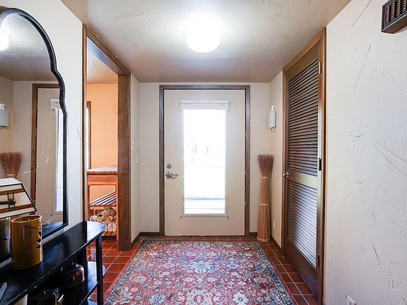 5th image of 910 N Walnut St