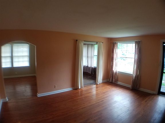 3rd image of 4731 Blackburn St