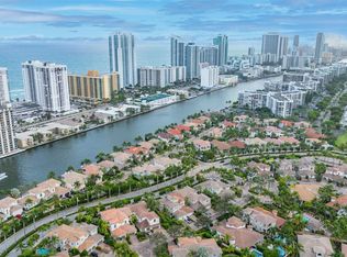 834 Spinnaker Dr E, Hollywood, FL 33019