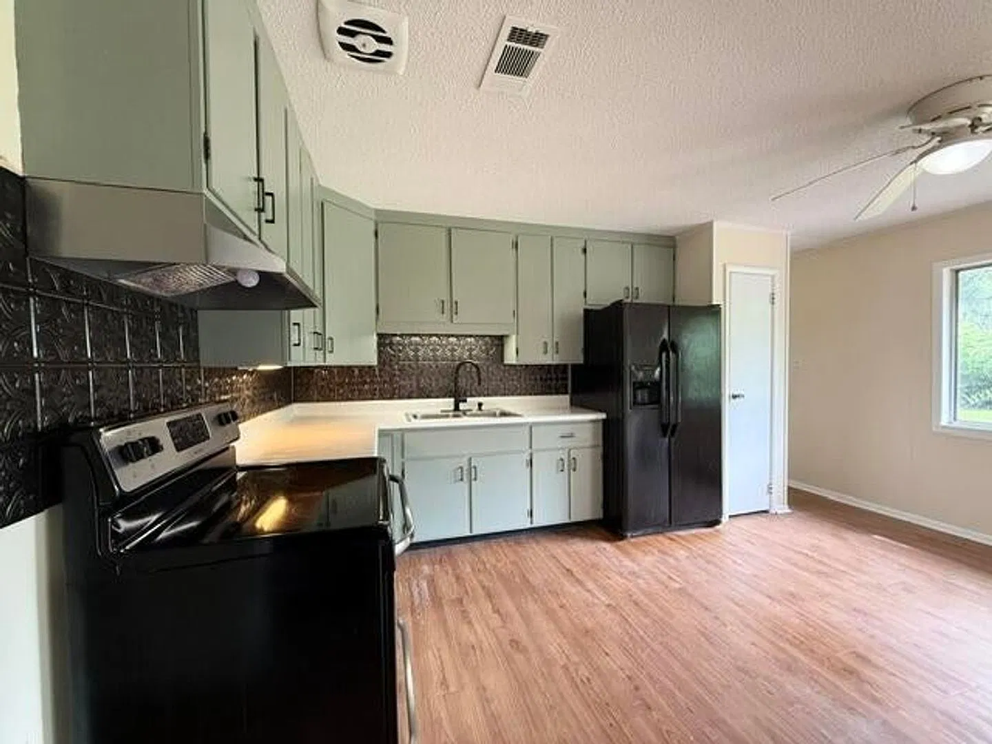 1107 Spruce Street — Photo 4