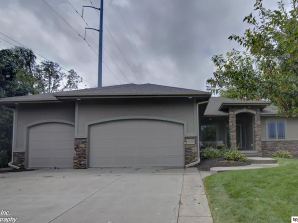 1018 S 197th Cir, Elkhorn, NE 68022