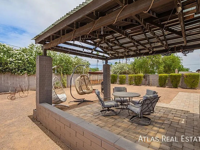 224 W Montecito Ave — Photo 33