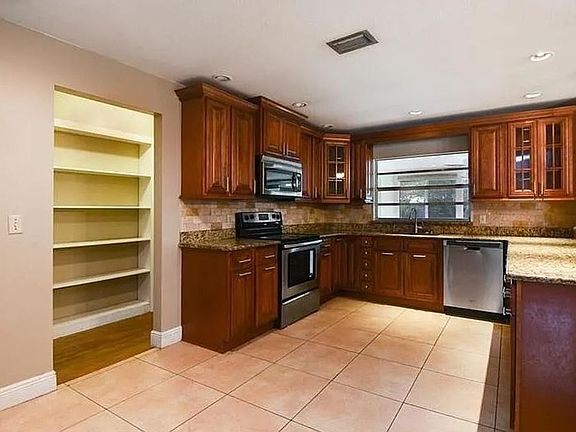 2nd image of 538 Charleswood Ave