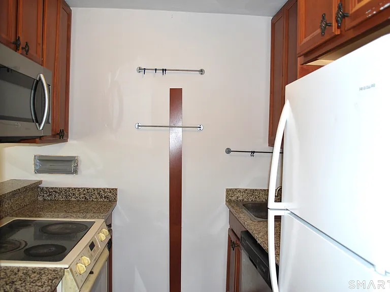 87 Glenbrook Rd #7G — Photo 4