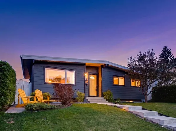 10651 N Shillington Cres SW, Calgary, AB T2W 0N8